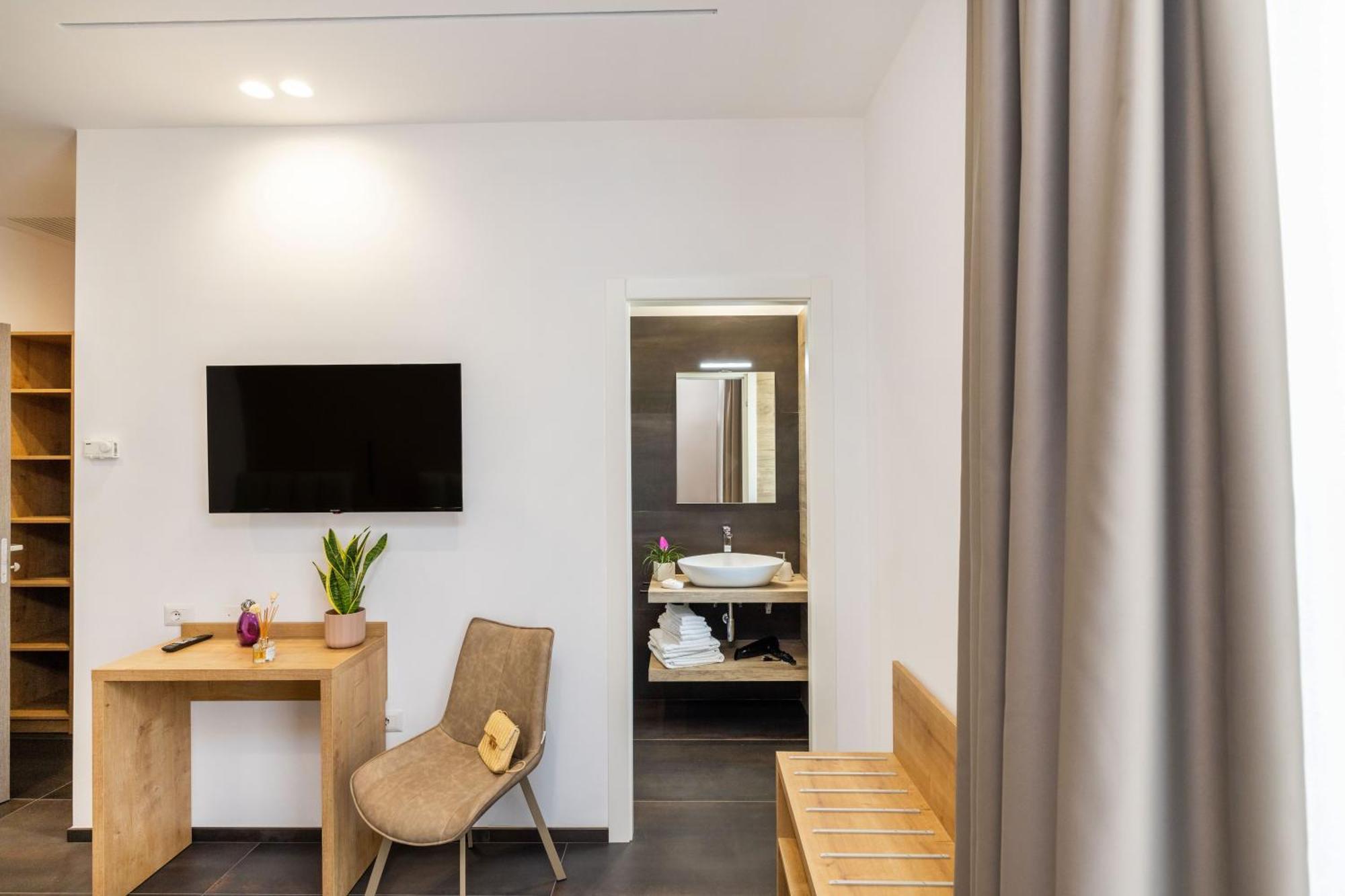 Dimora Del Centro Bed & Breakfast เวียสเต ภายนอก รูปภาพ